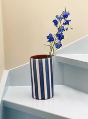 Håndlavet terracotta vase | Blå striber Casa Cubista