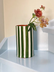 Håndlavet terracotta vase | Grønne striber Casa Cubista