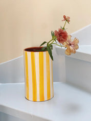 Håndlavet terracotta vase | Gule striber Casa Cubista