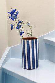 Håndlavet terracotta vase | Blå striber Casa Cubista
