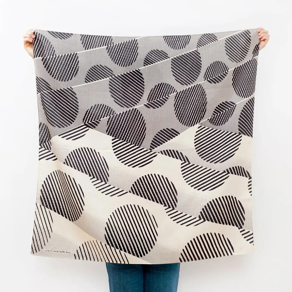 striber | 90 x 90 cm Link Collective