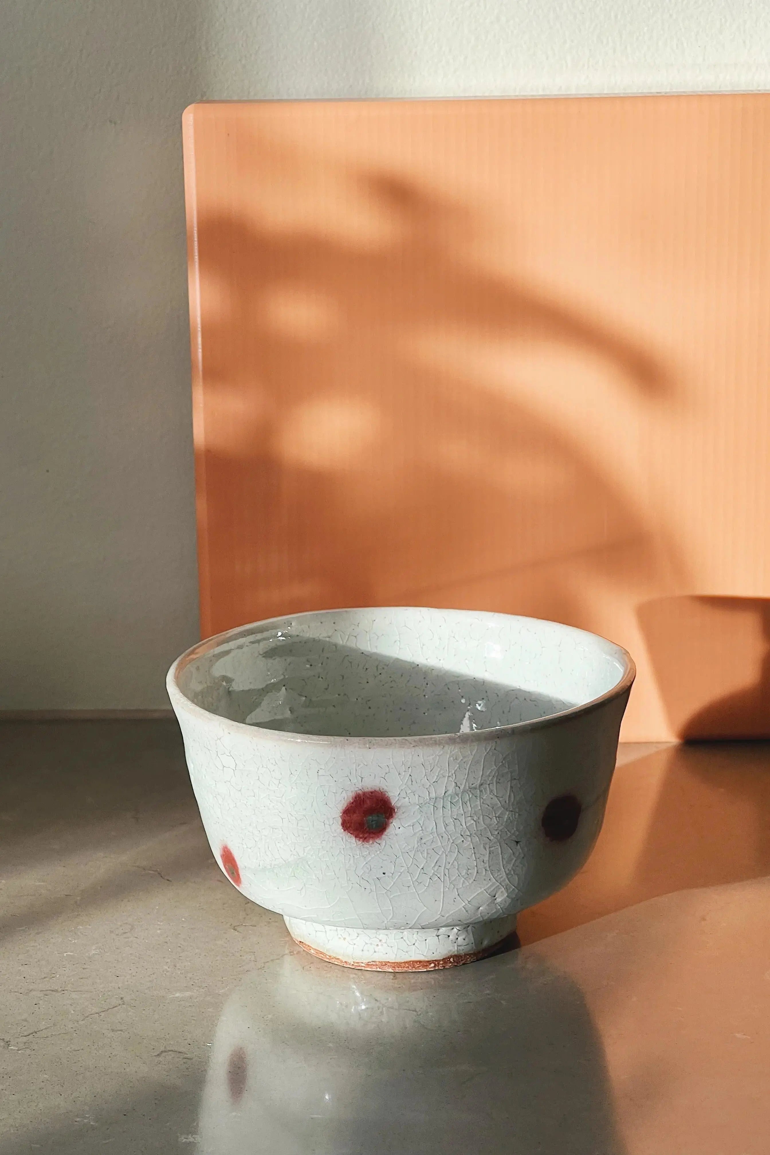 Japansk Shigaraki skål i keramik | Hvid med kirsebær Studio Hafnia