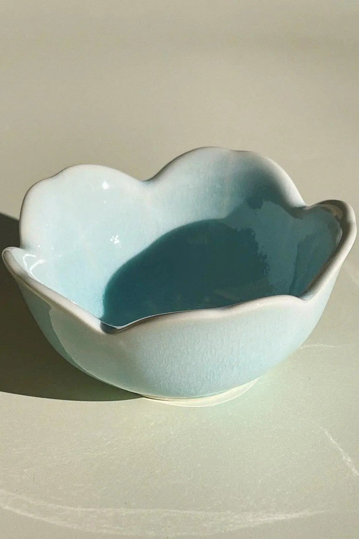 Japansk blomsterformet skål i keramik | Mintgrøn Studio Hafnia