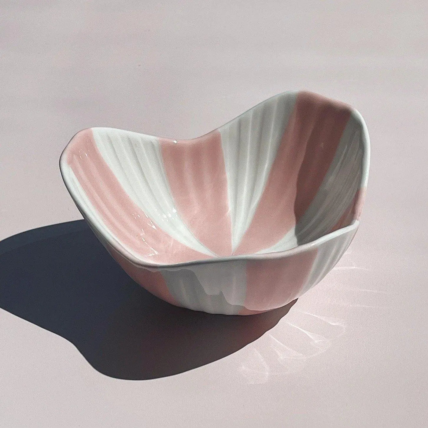 Japansk bølgeformet skål | Pink & hvide striber Studio Hafnia