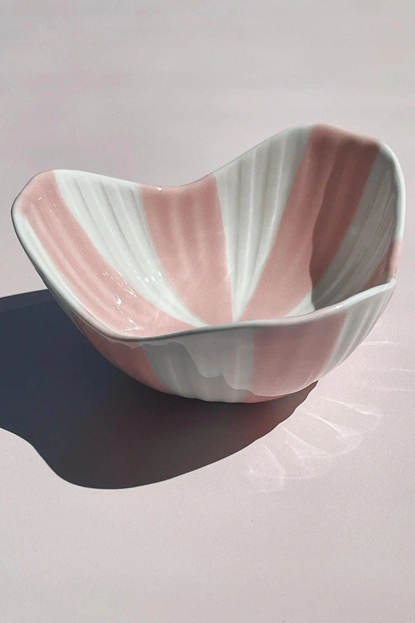 Japansk bølgeformet skål | Pink & hvide striber Studio Hafnia