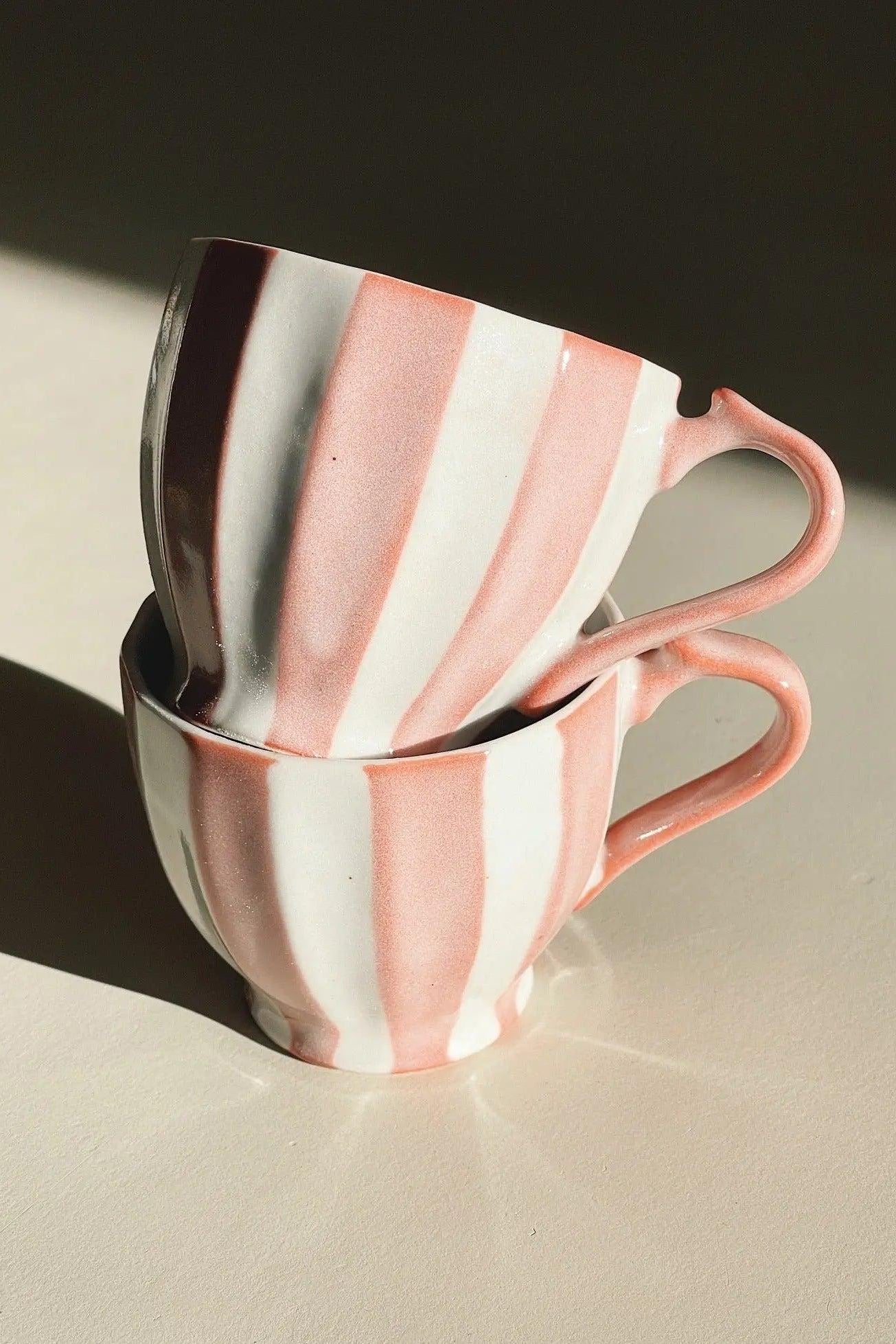 Japansk kop med hank i keramik | Pink/Hvid stribet Studio Hafnia