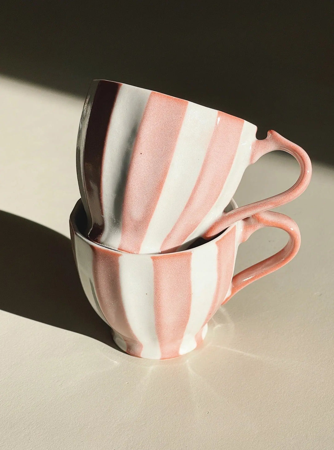 Japansk kop med hank i keramik | Pink/Hvid stribet Studio Hafnia