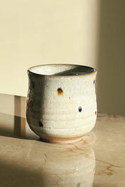 Japansk kop uden hank med blå og brune prikker Studio Hafnia