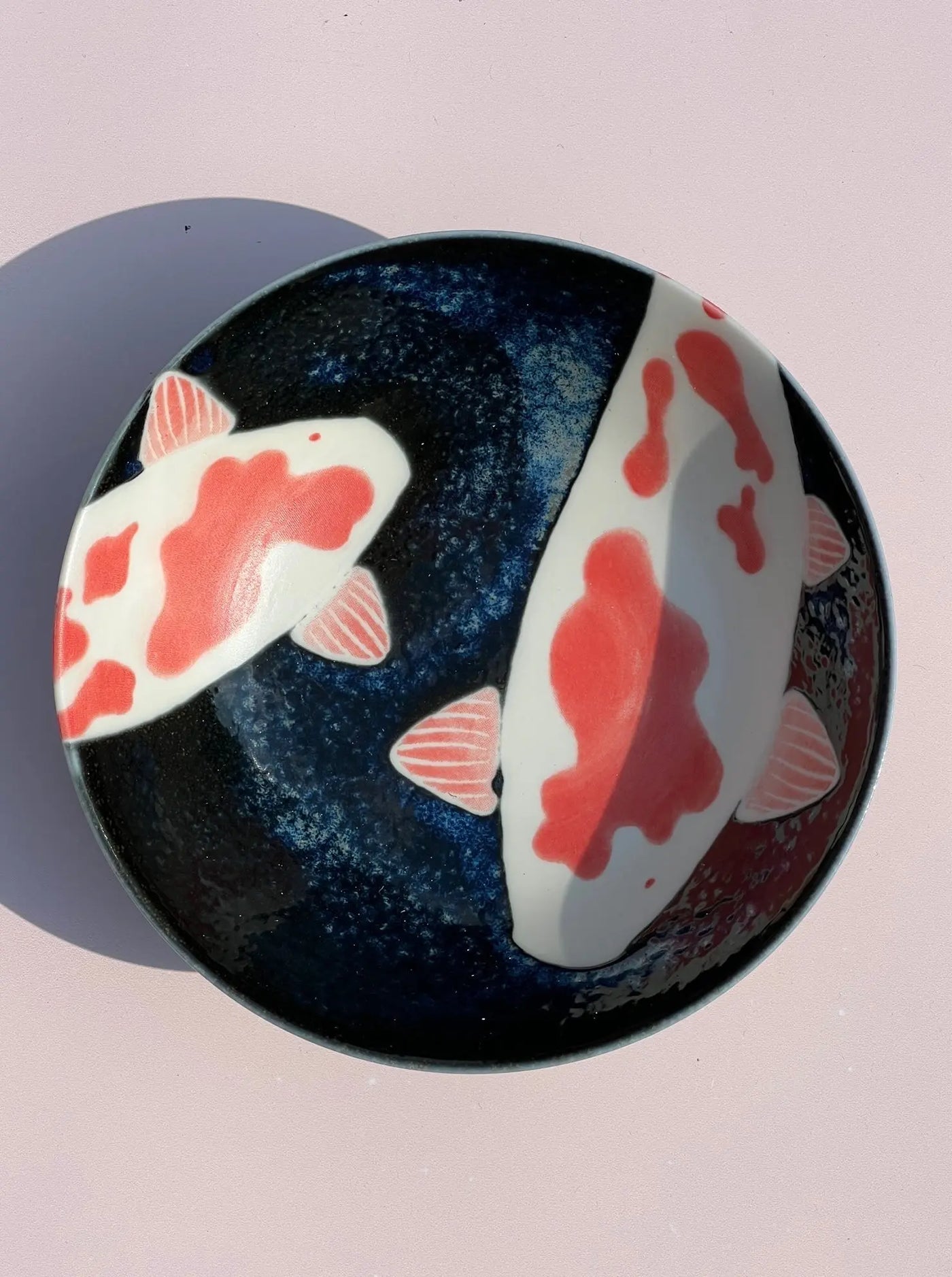Japansk skål | Blå med motiv af japansk karper/koi Studio Hafnia