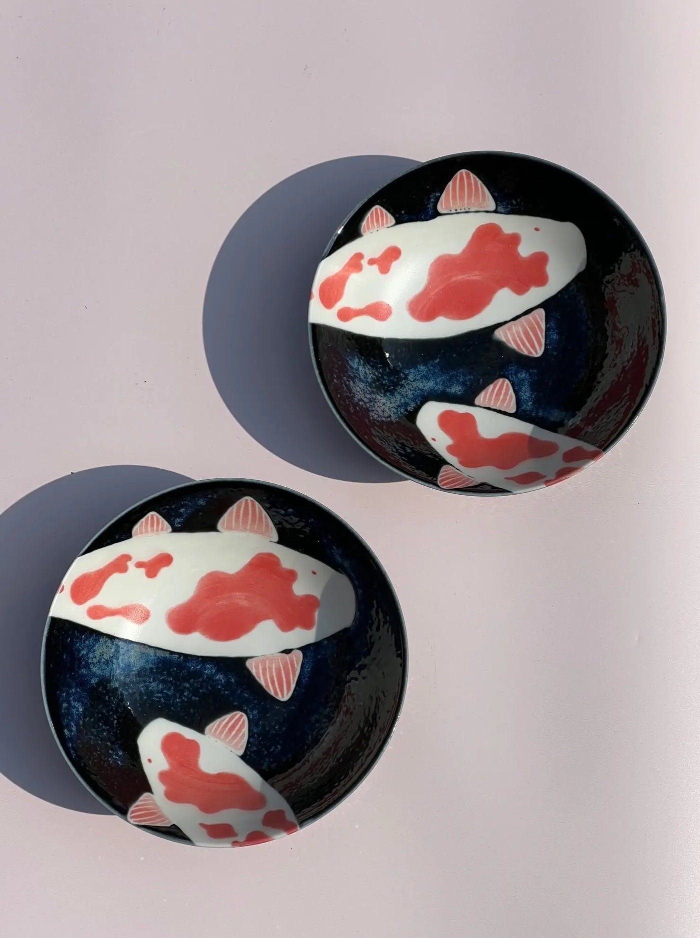 Japansk skål | Blå med motiv af japansk karper/koi Studio Hafnia