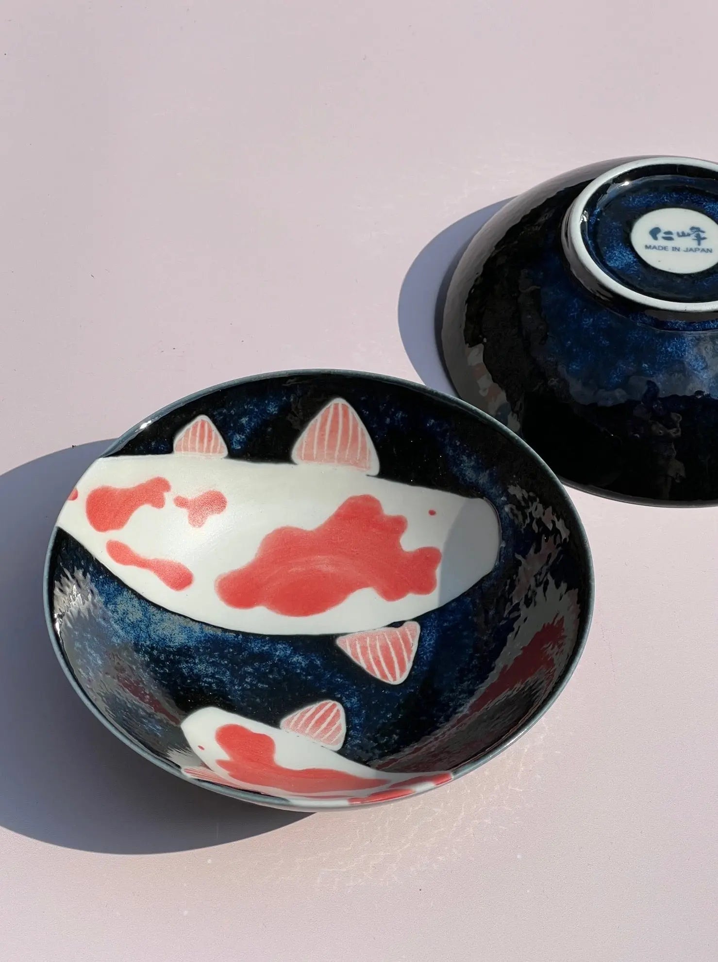 Japansk skål | Blå med motiv af japansk karper/koi Studio Hafnia