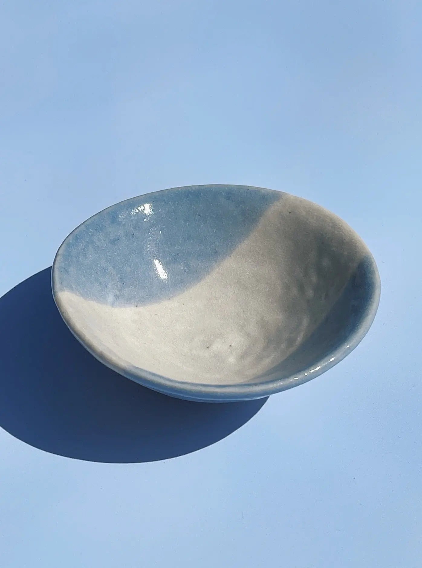 Japansk skål i lyseblå og hvid keramik Studio Hafnia