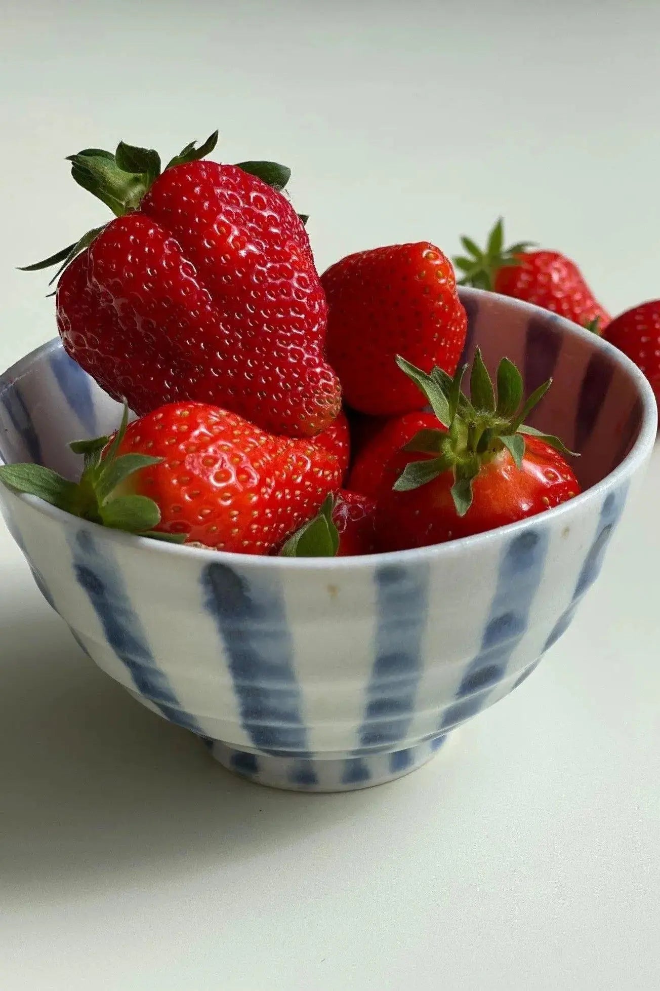 Japansk skål med brede, blå striber Studio Hafnia