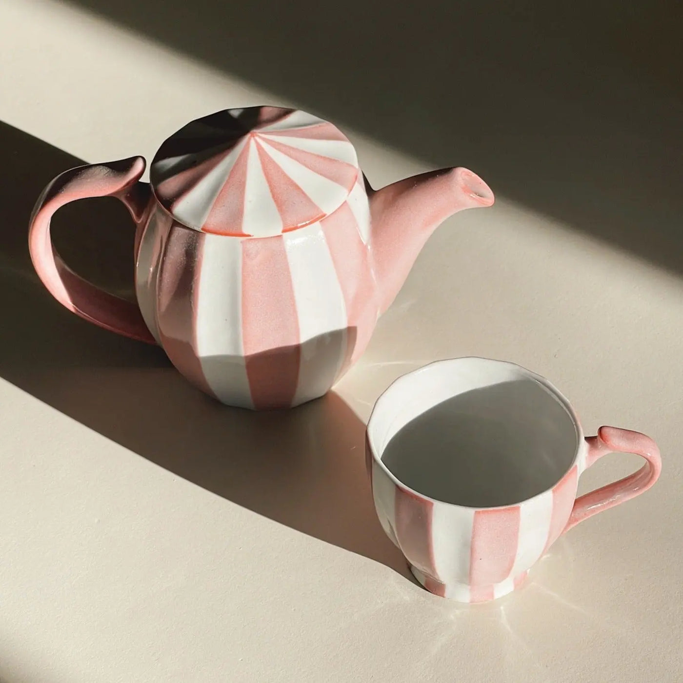 Japansk tekande i keramik | Pink/Hvid stribet Studio Hafnia