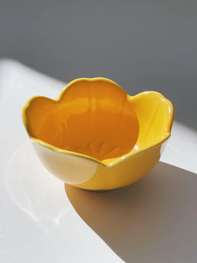 Japansk, blomsterformålet skål i keramik | Gul Studio Hafnia