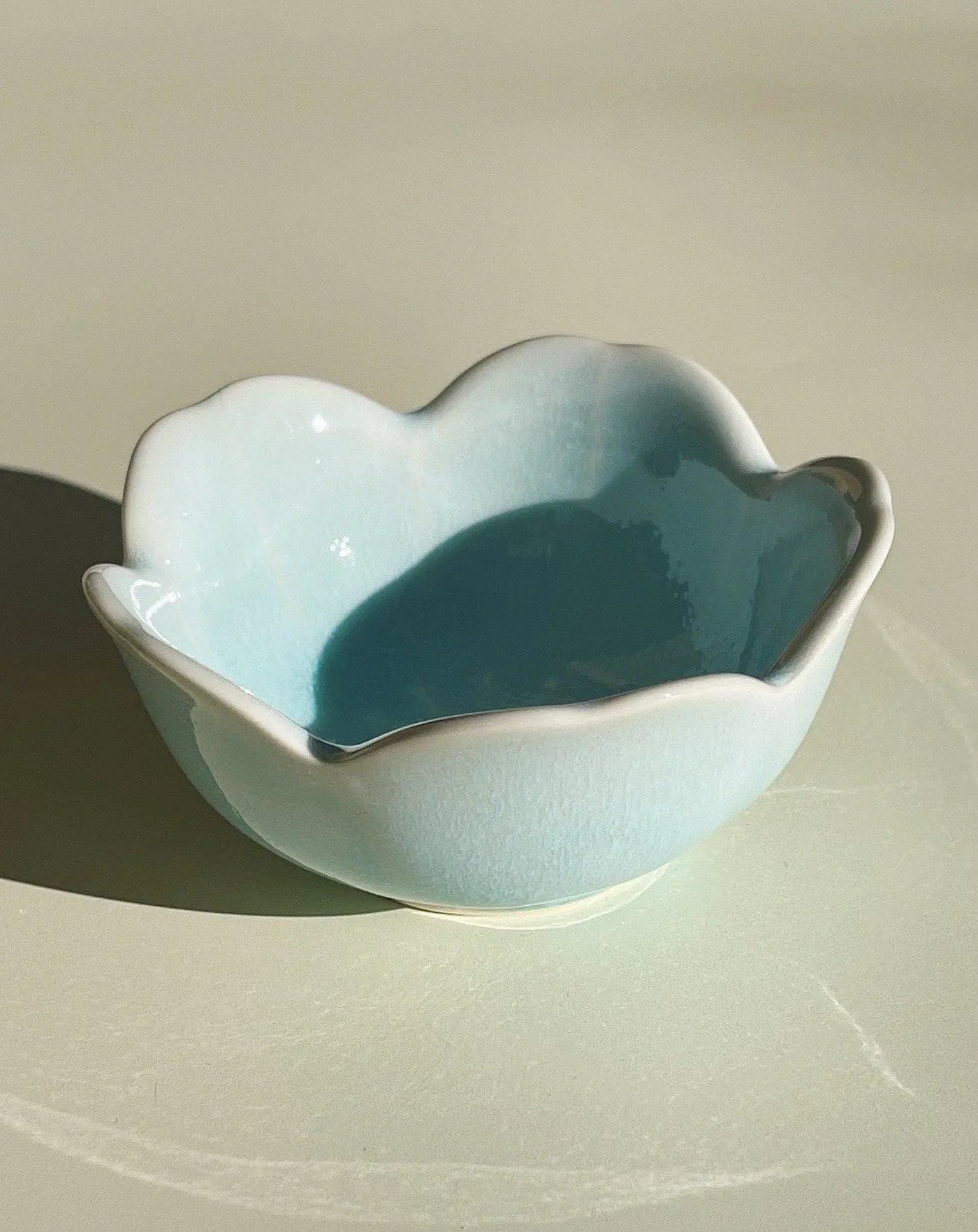 Japansk, blomsterformålet skål i keramik | Mintgrøn Studio Hafnia