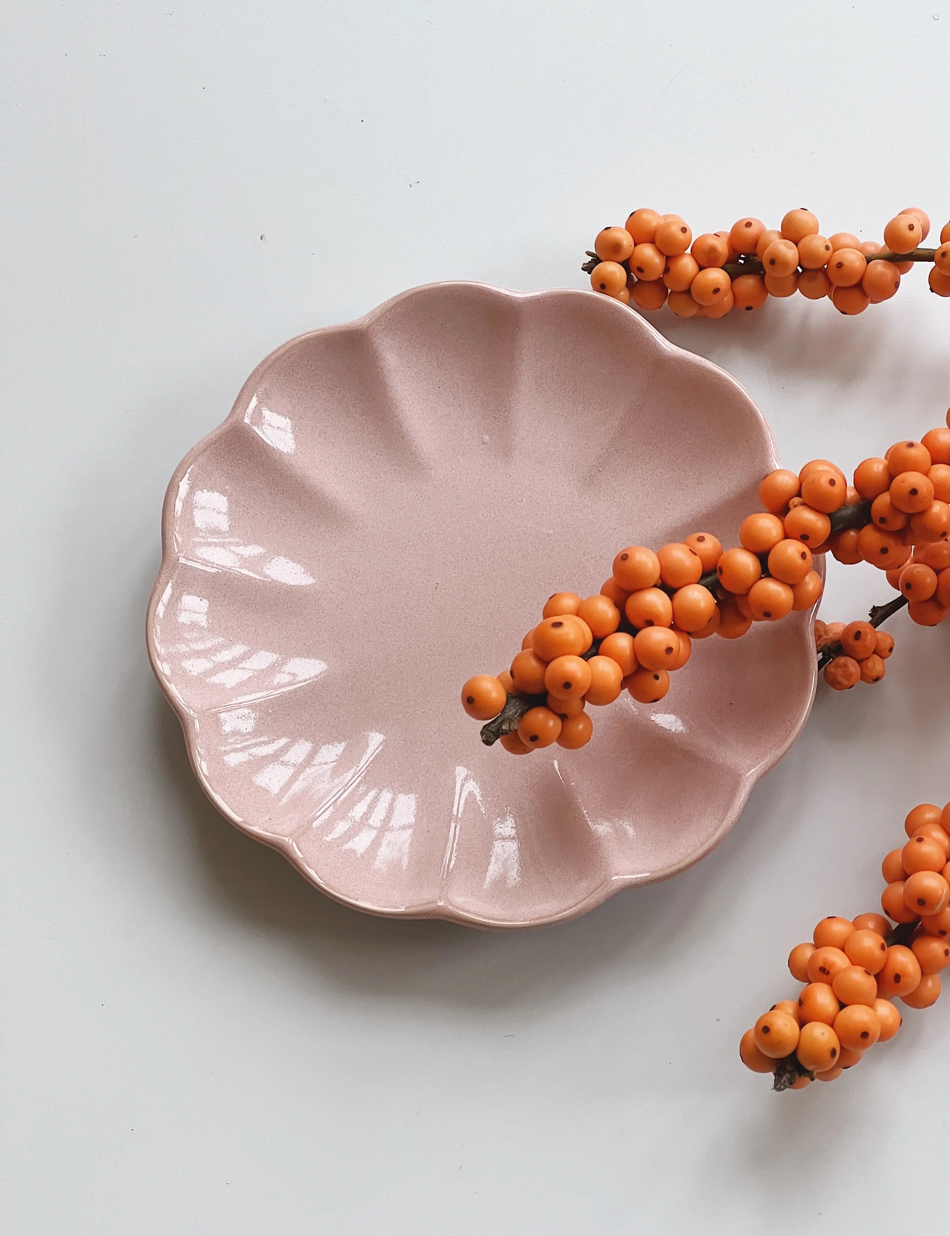 Japansk, blomsterformet tallerken | Rosa Studio Hafnia