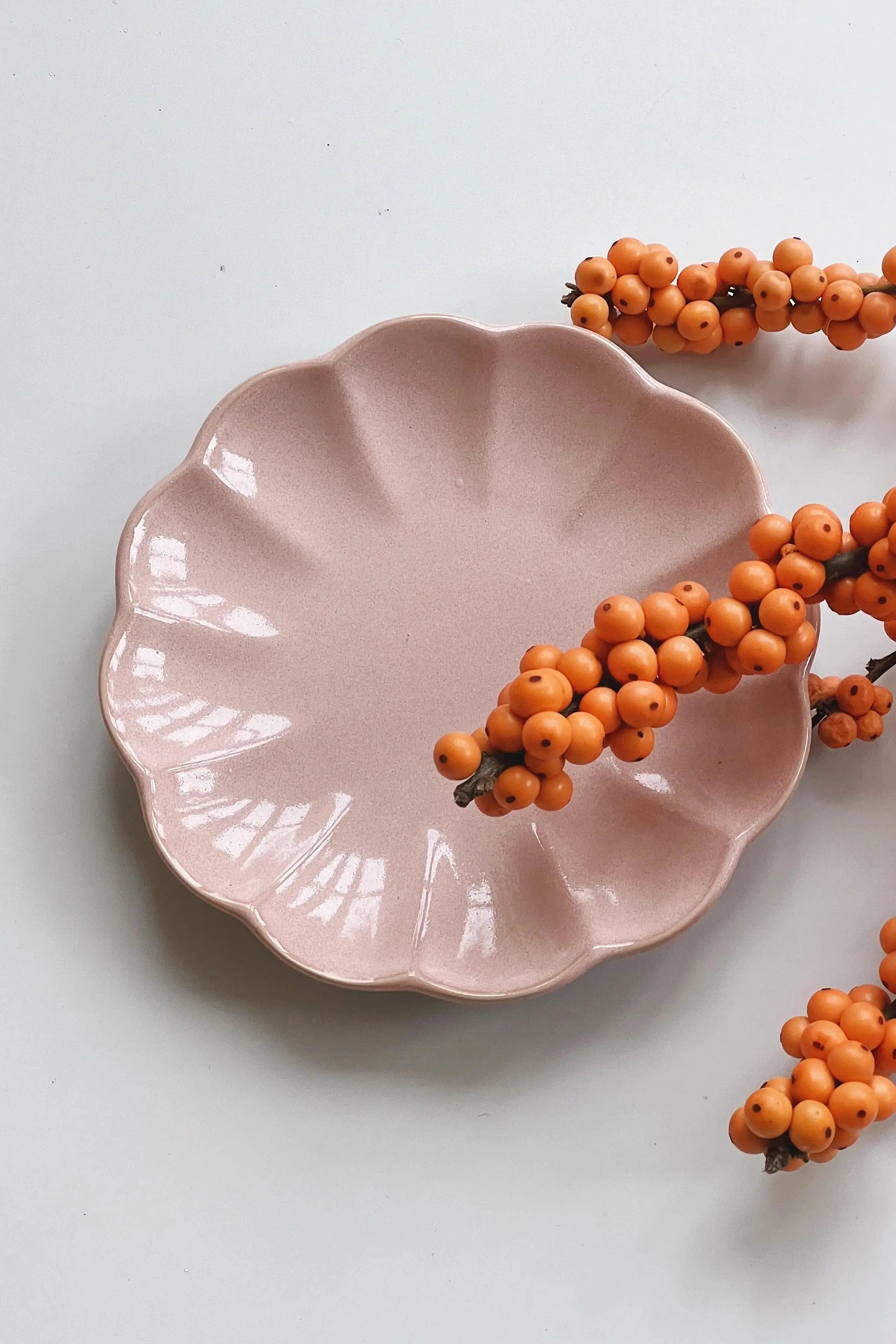 Japansk, blomsterformet tallerken | Rosa Studio Hafnia