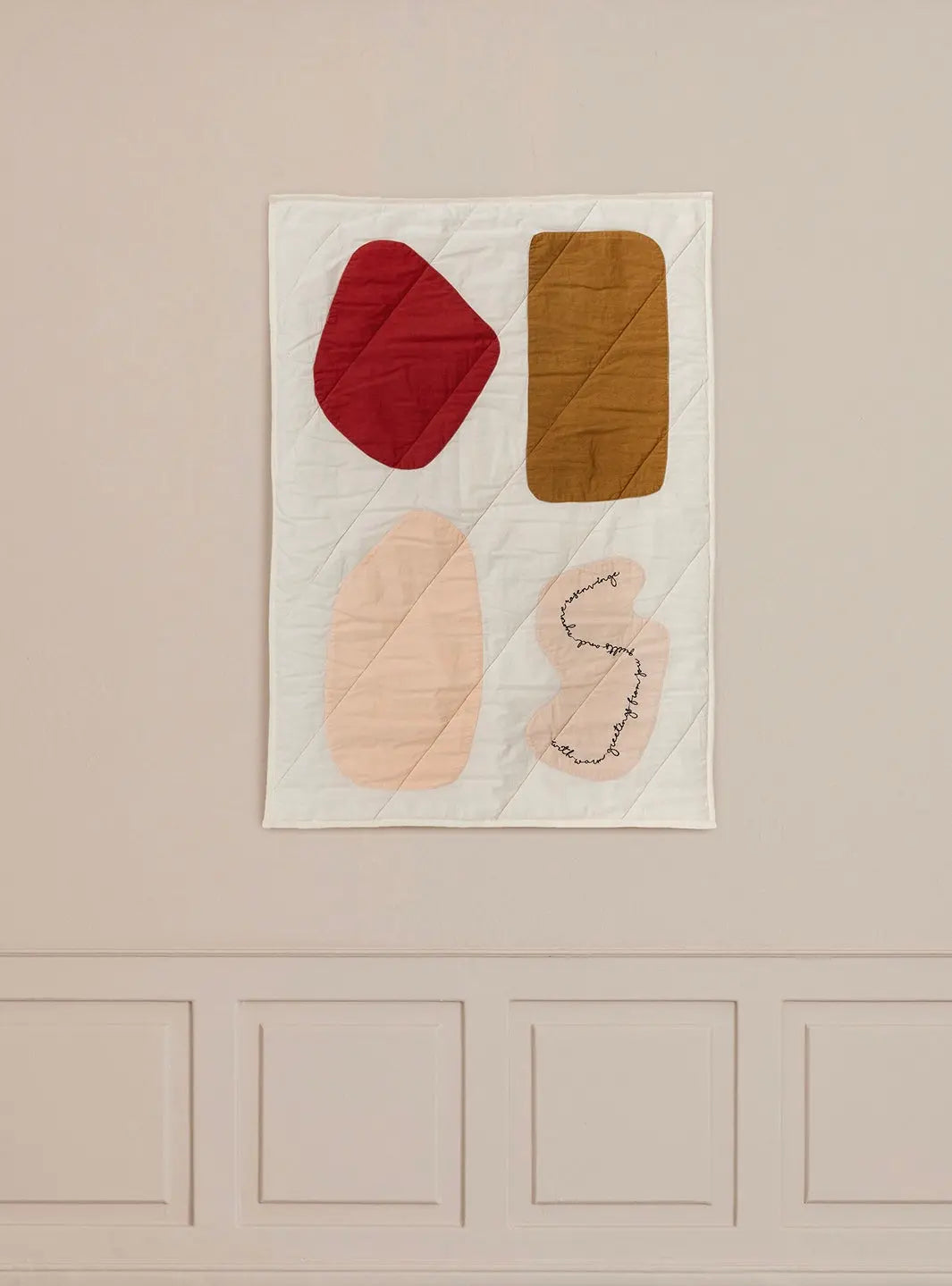 Jou Quilts Collab Nynne Rosenvinge quiltet vægtæppe | Rød 70 x 100 cm Jou Quilts