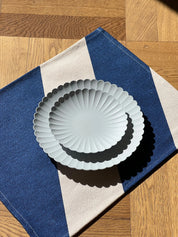 Jou Quilts dækkeserviet | Blå/creme skrå striber Jou Quilts