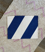 Jou Quilts dækkeserviet | Blå/creme skrå striber Jou Quilts
