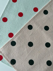 Jou Quilts dækkeserviet | Mørkegrønne prikker Jou Quilts