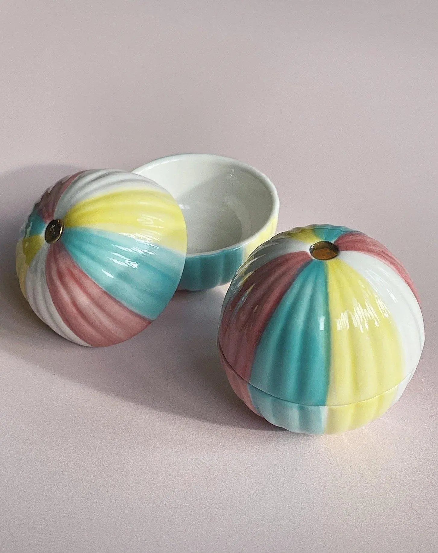 Keramik lågkrukke med pastelfarvede striber fra Japan Studio Hafnia