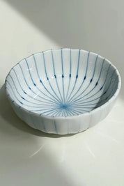 Krysantemum skål med tynde, blå striber Studio Hafnia