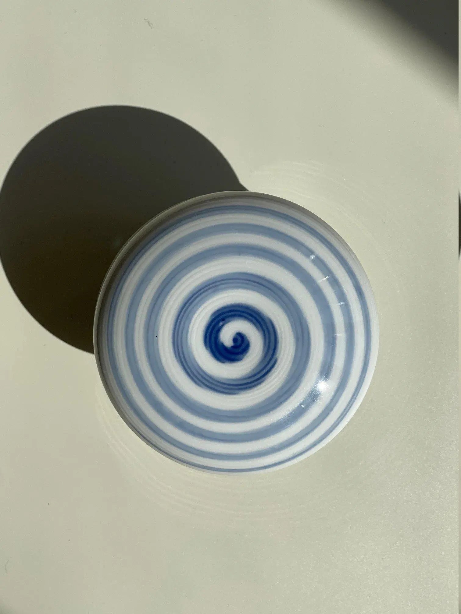 Lyseblå Spiralstribet Bonbonniere (Lågkrukke) Studio Hafnia