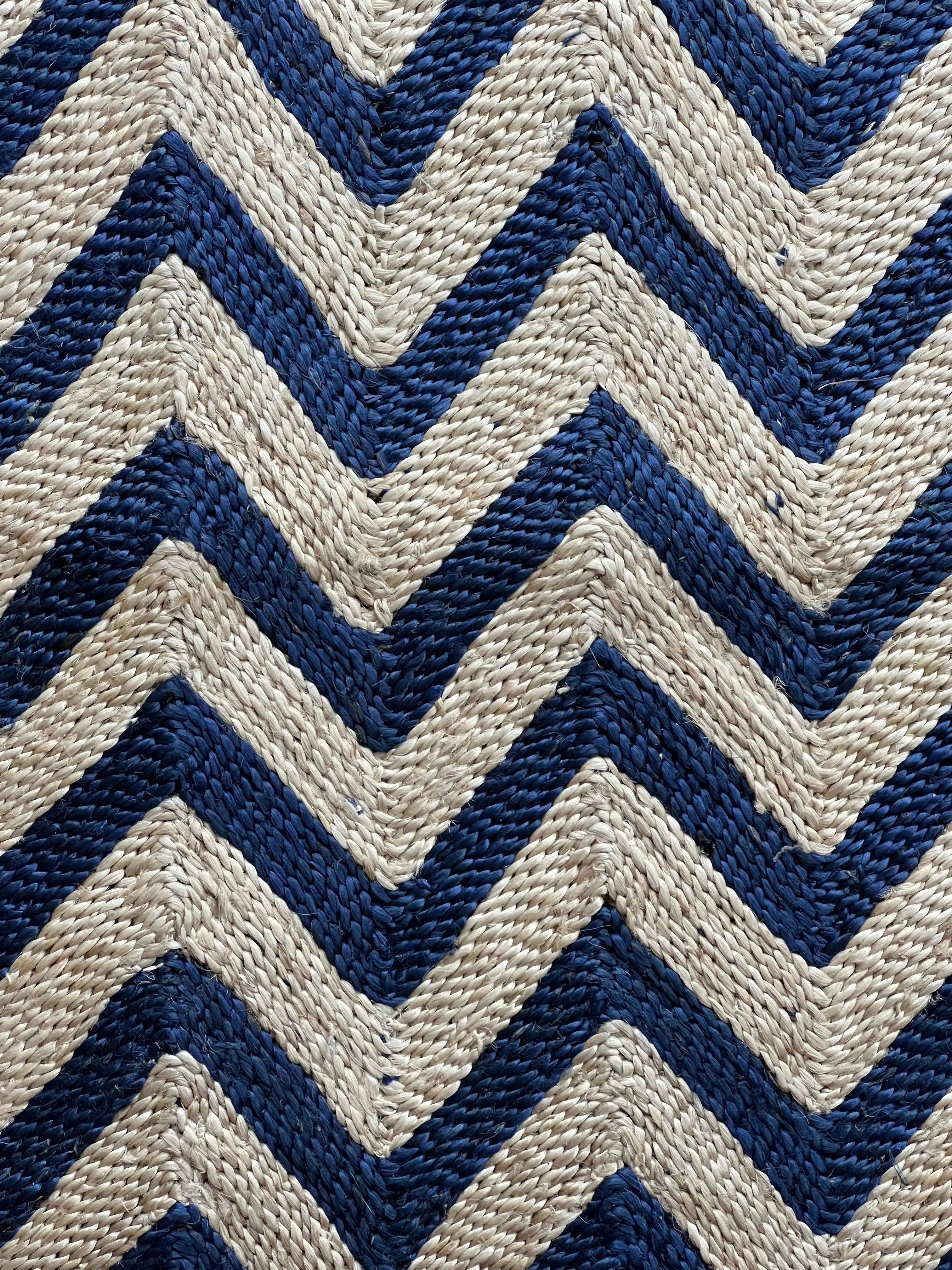 Maison Bengal | Zigzag gulvtæppe i jute | Blå/natur Maison Bengal