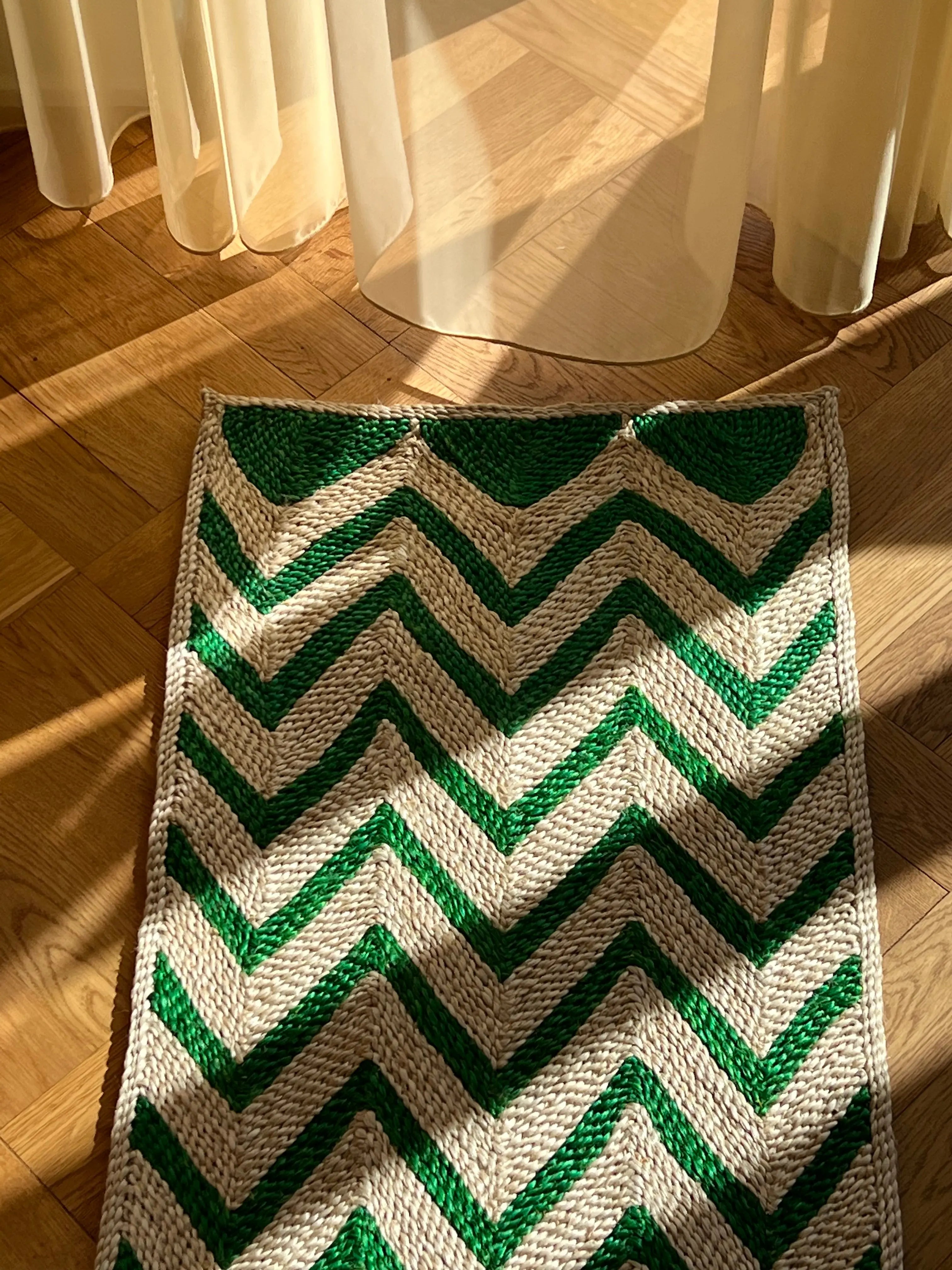 Maison Bengal | Zigzag gulvtæppe i jute | Grøn/natur Maison Bengal