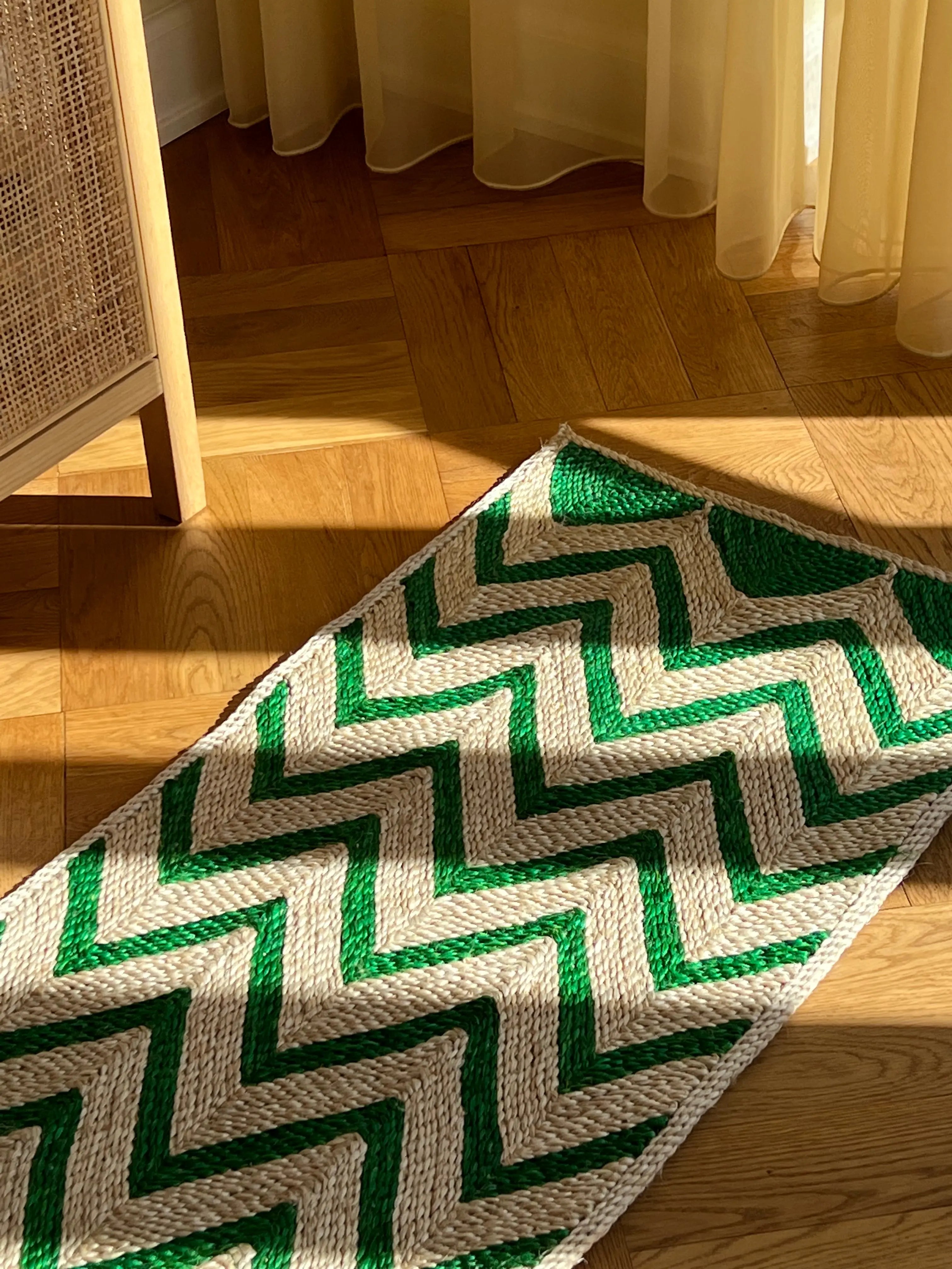 Maison Bengal | Zigzag gulvtæppe i jute | Grøn/natur Maison Bengal