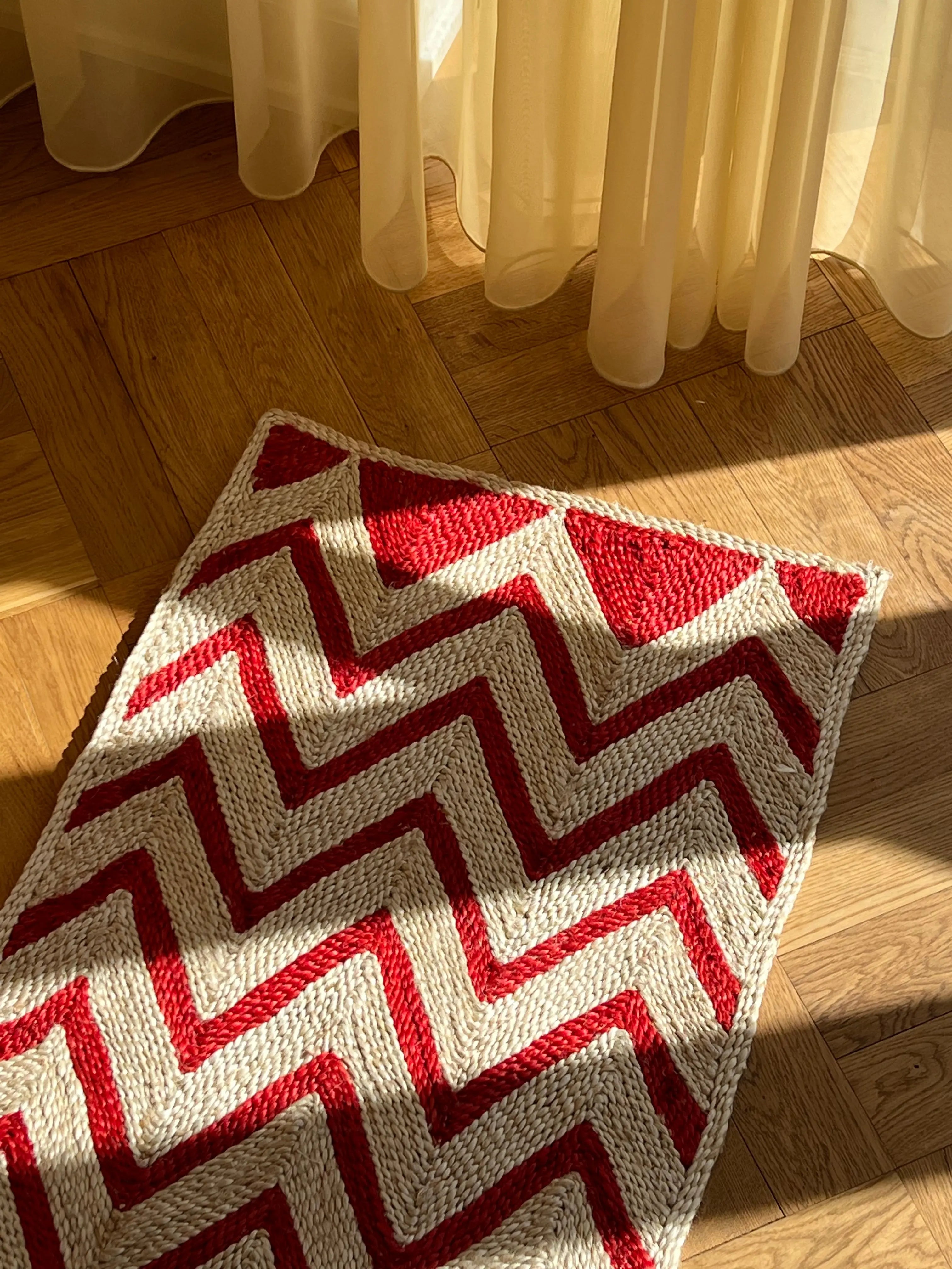 Maison Bengal | Zigzag gulvtæppe i jute | Rød/natur Maison Bengal