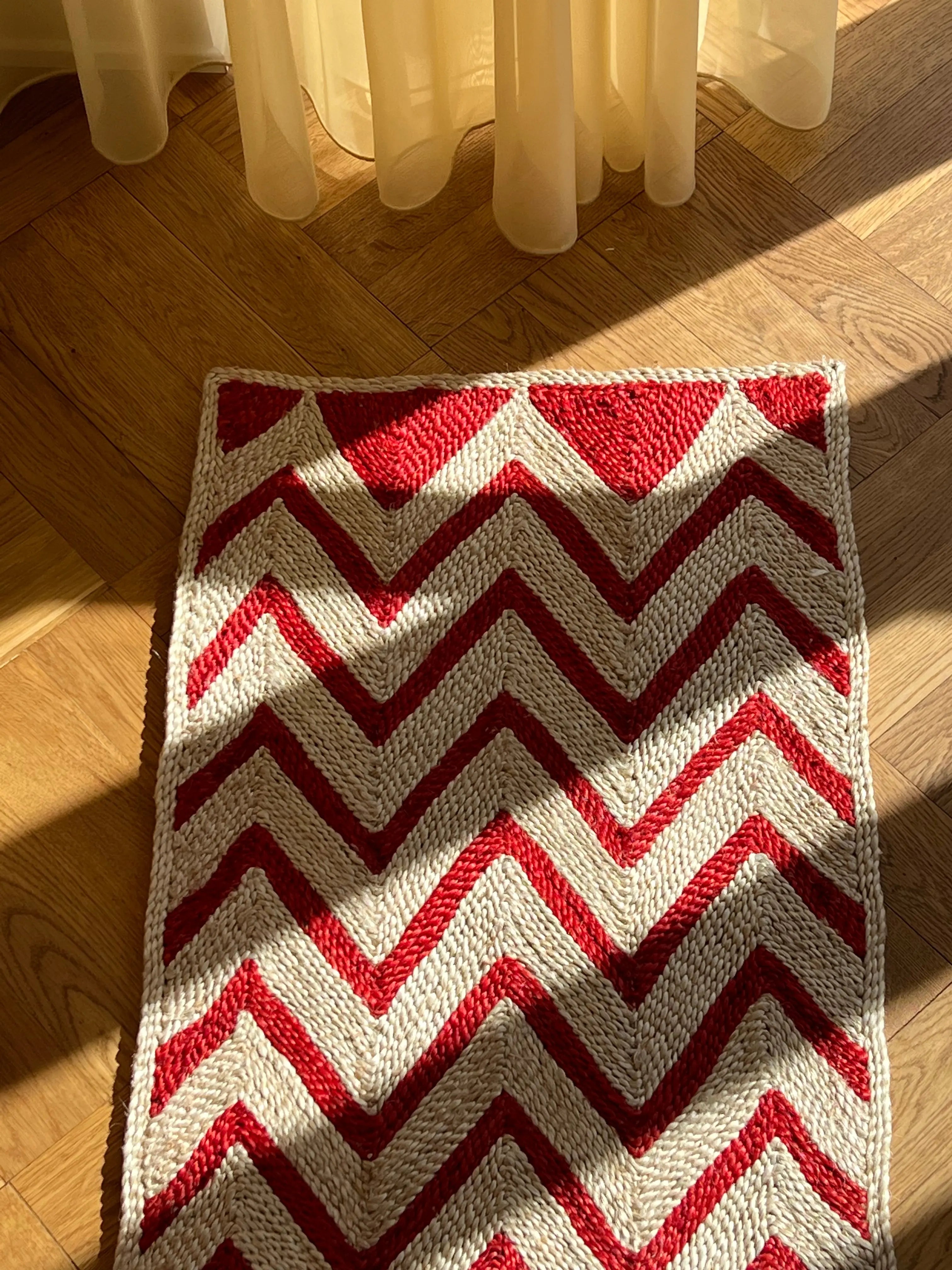 Maison Bengal | Zigzag gulvtæppe i jute | Rød/natur Maison Bengal