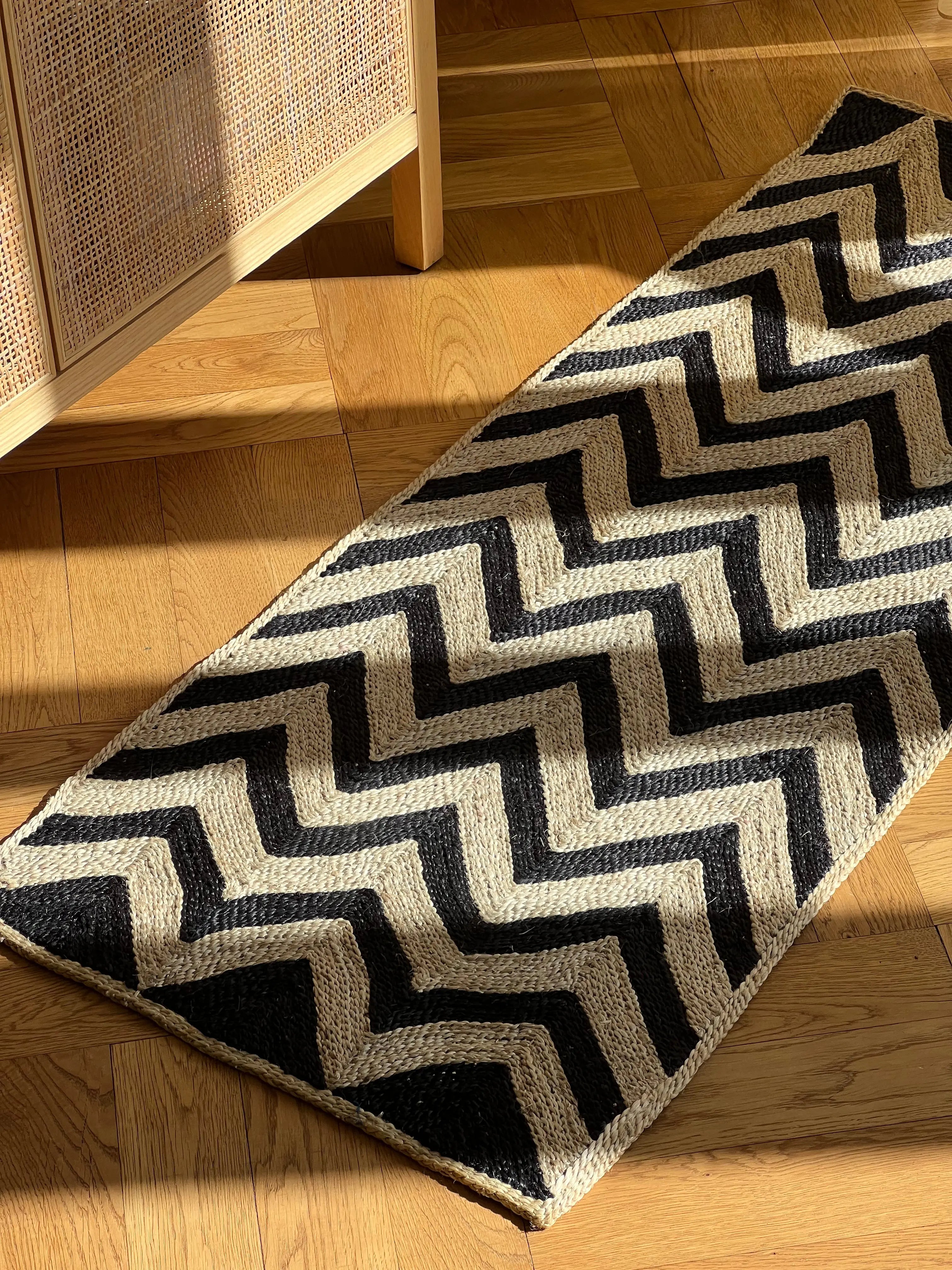 Maison Bengal | Zigzag gulvtæppe i jute | Sort/natur Maison Bengal