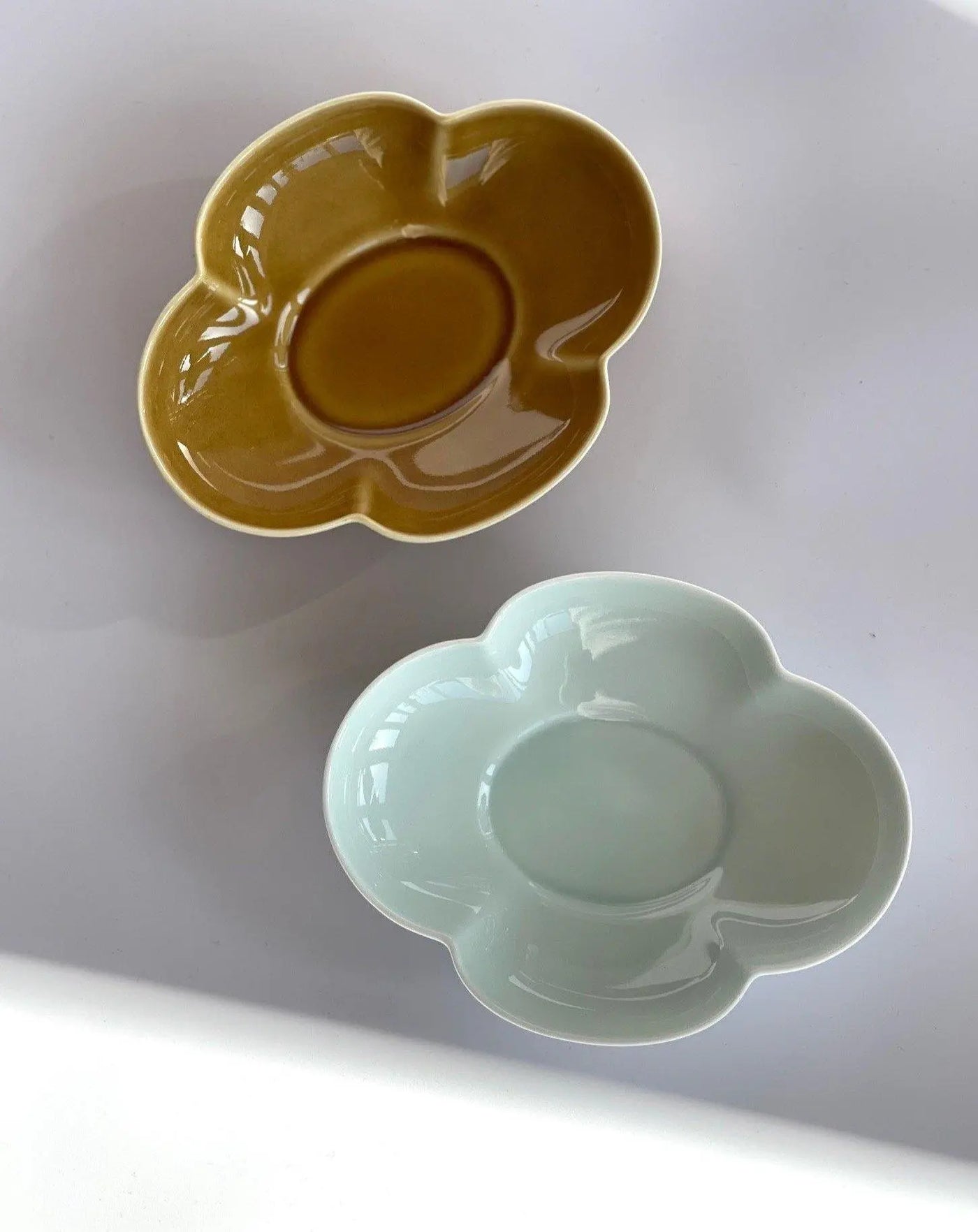 Mizu-Mizu aflang skål | Lys brun eller blåhvid, 15 cm Studio Hafnia