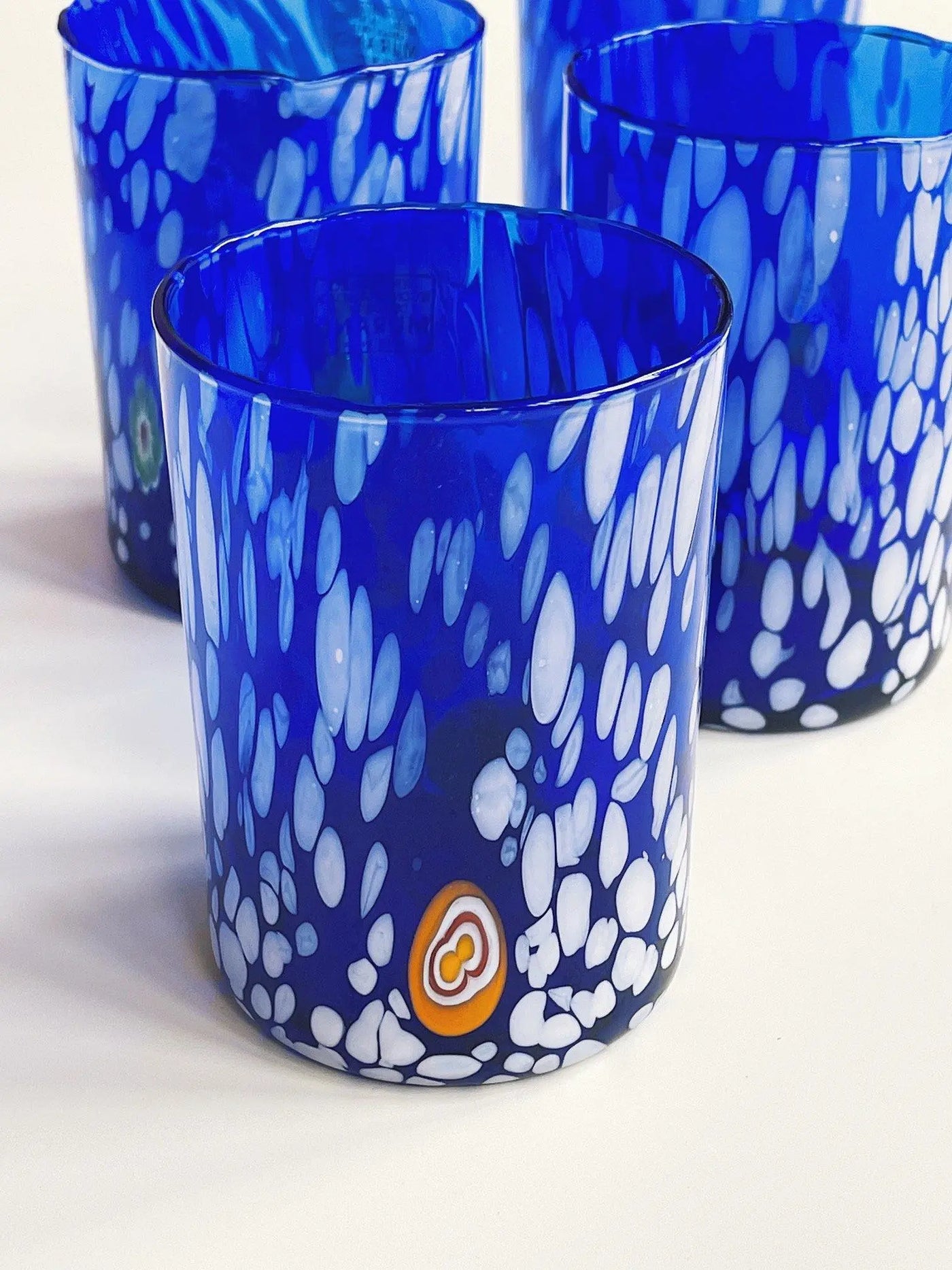 Murano Drikkeglas med flad bund | Blå med hvide pletter Studio Hafnia
