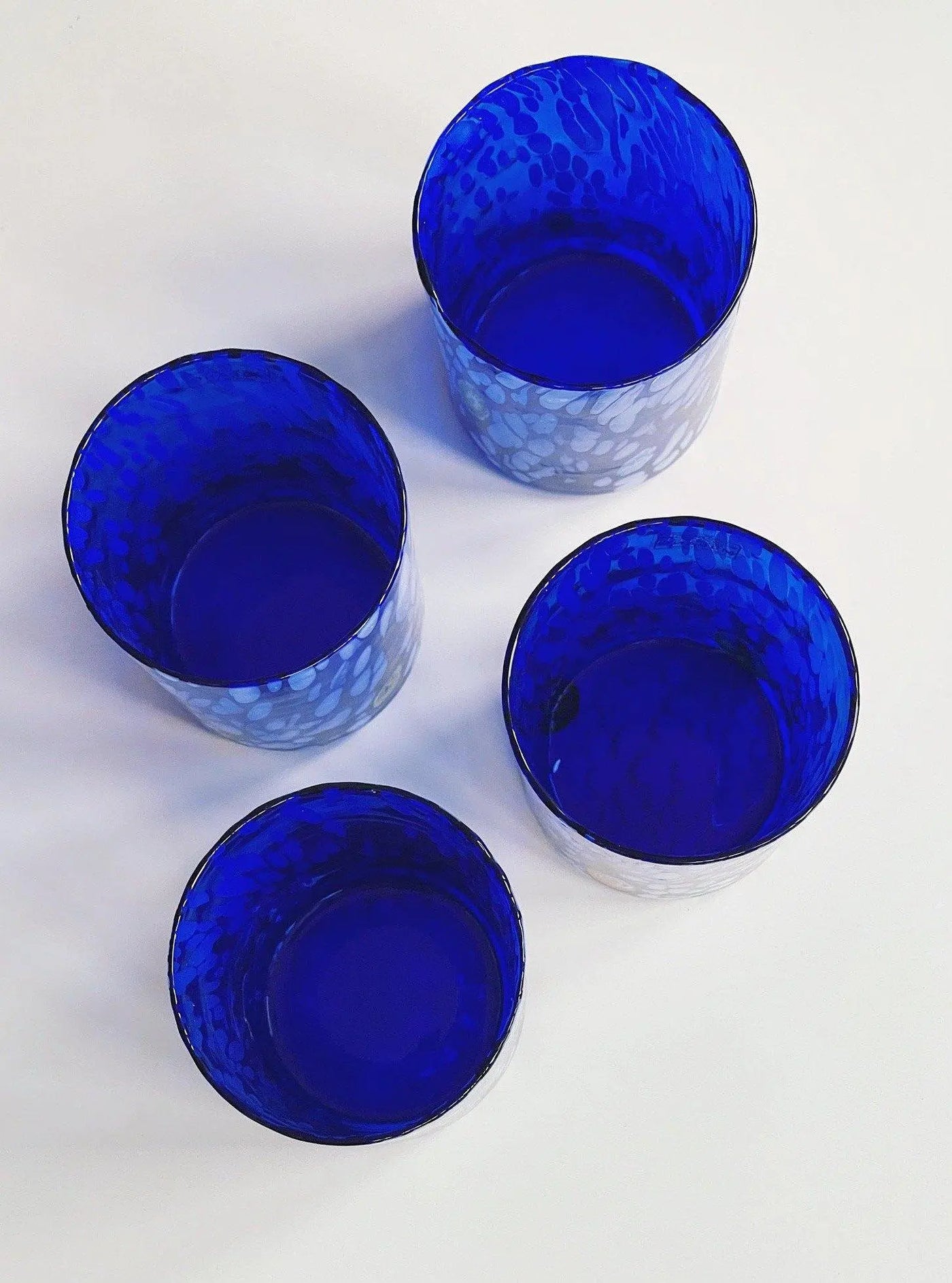 Murano Drikkeglas med flad bund | Blå med hvide pletter Studio Hafnia