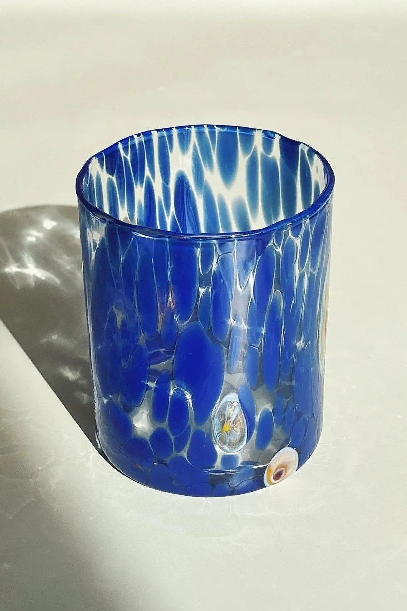 Murano Drikkeglas med flad bund | Gennemsigtig med blå pletter Studio Hafnia