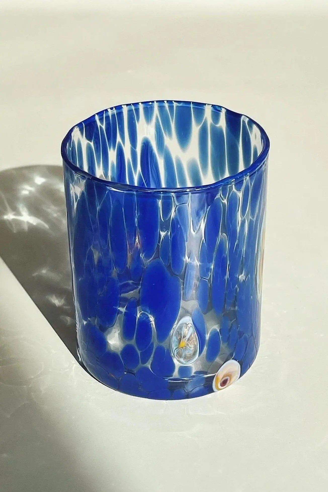 Murano Drikkeglas med flad bund | Gennemsigtig med blå pletter Studio Hafnia