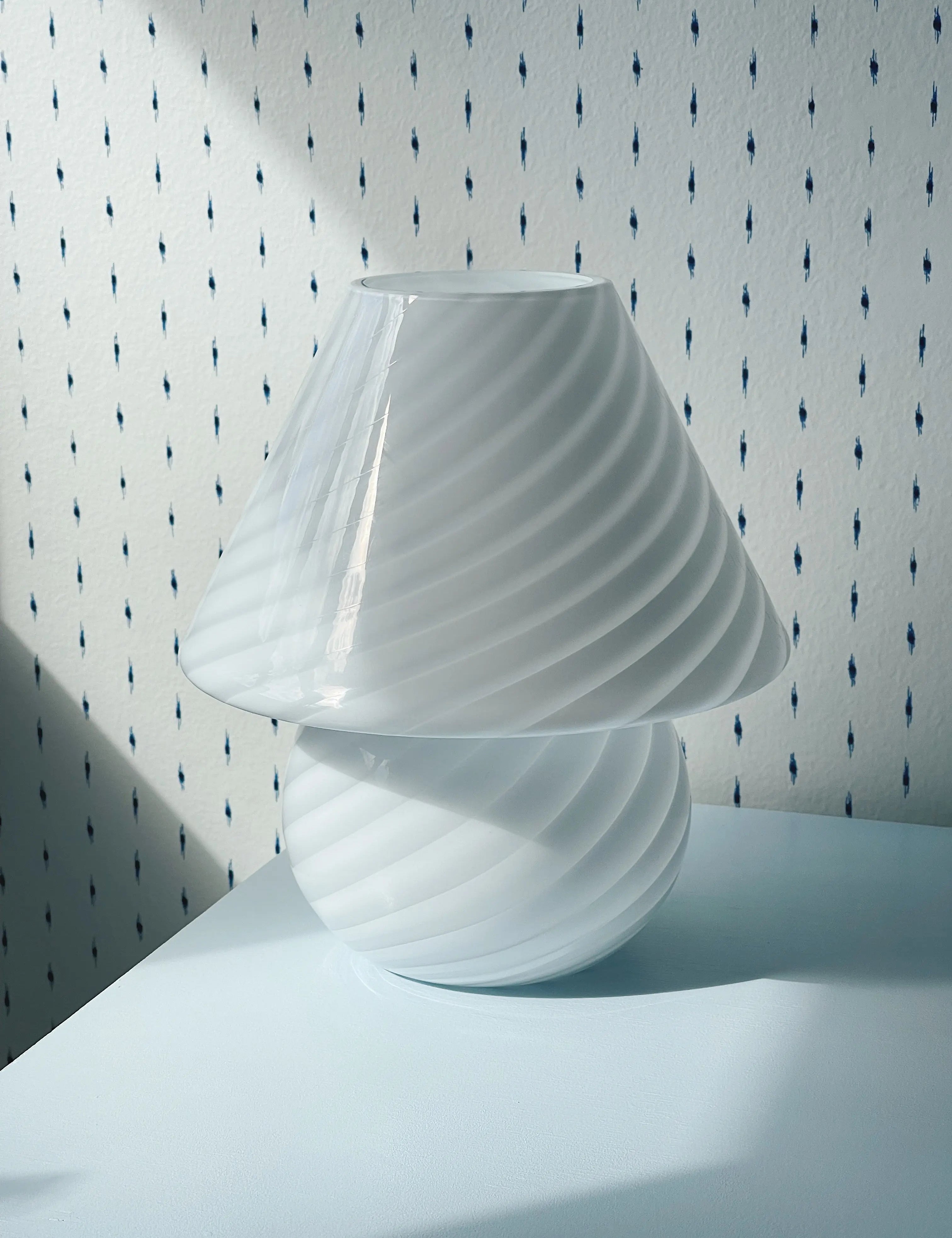 Murano Mushroom Swirl Bordlampe | Hvid, H26 cm Murano