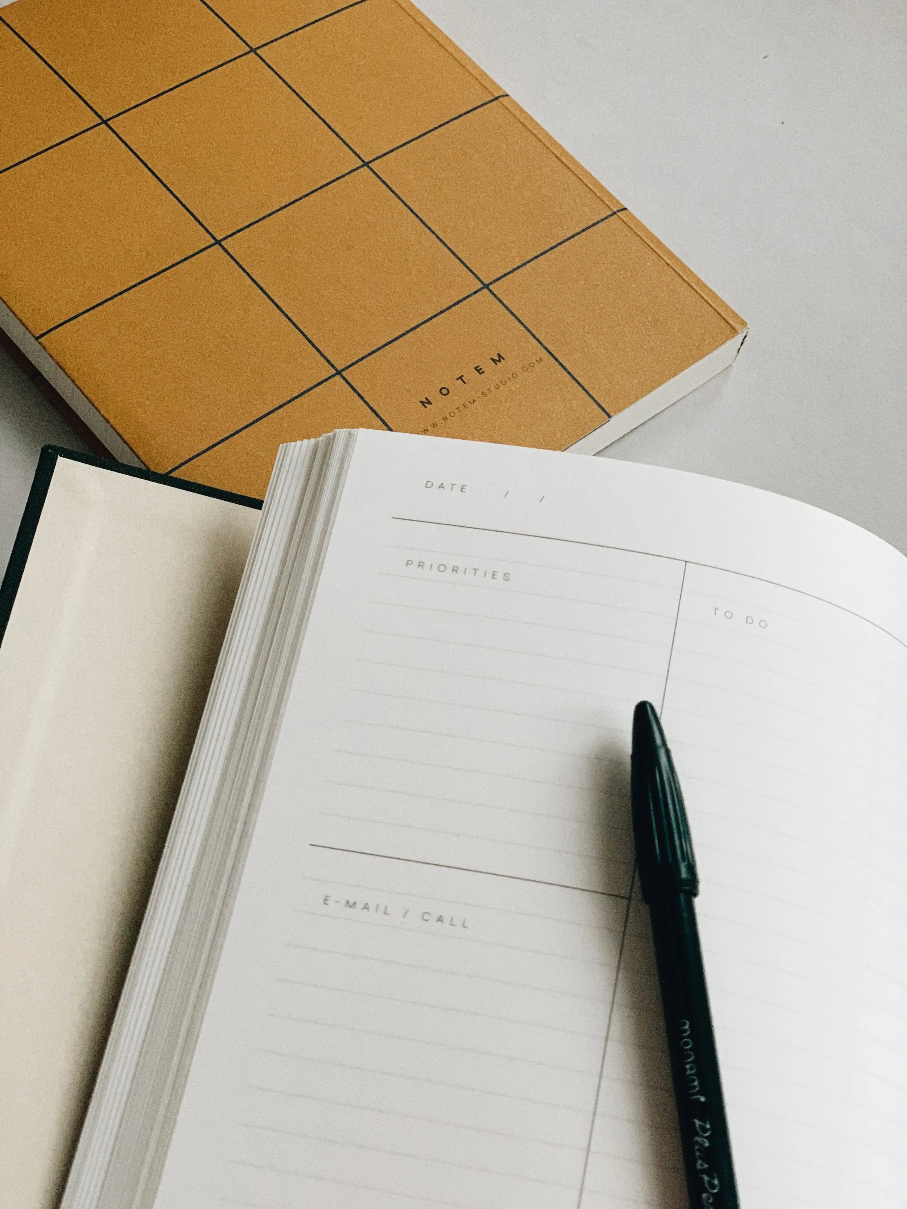 Notem studio, Uma notesbog flat lay, Softcover medium, Ochre Notem studio