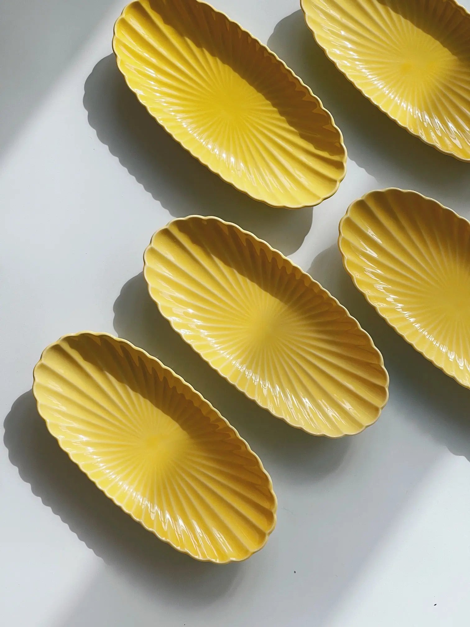 tallerken i keramik fra Japan | Gul Studio Hafnia