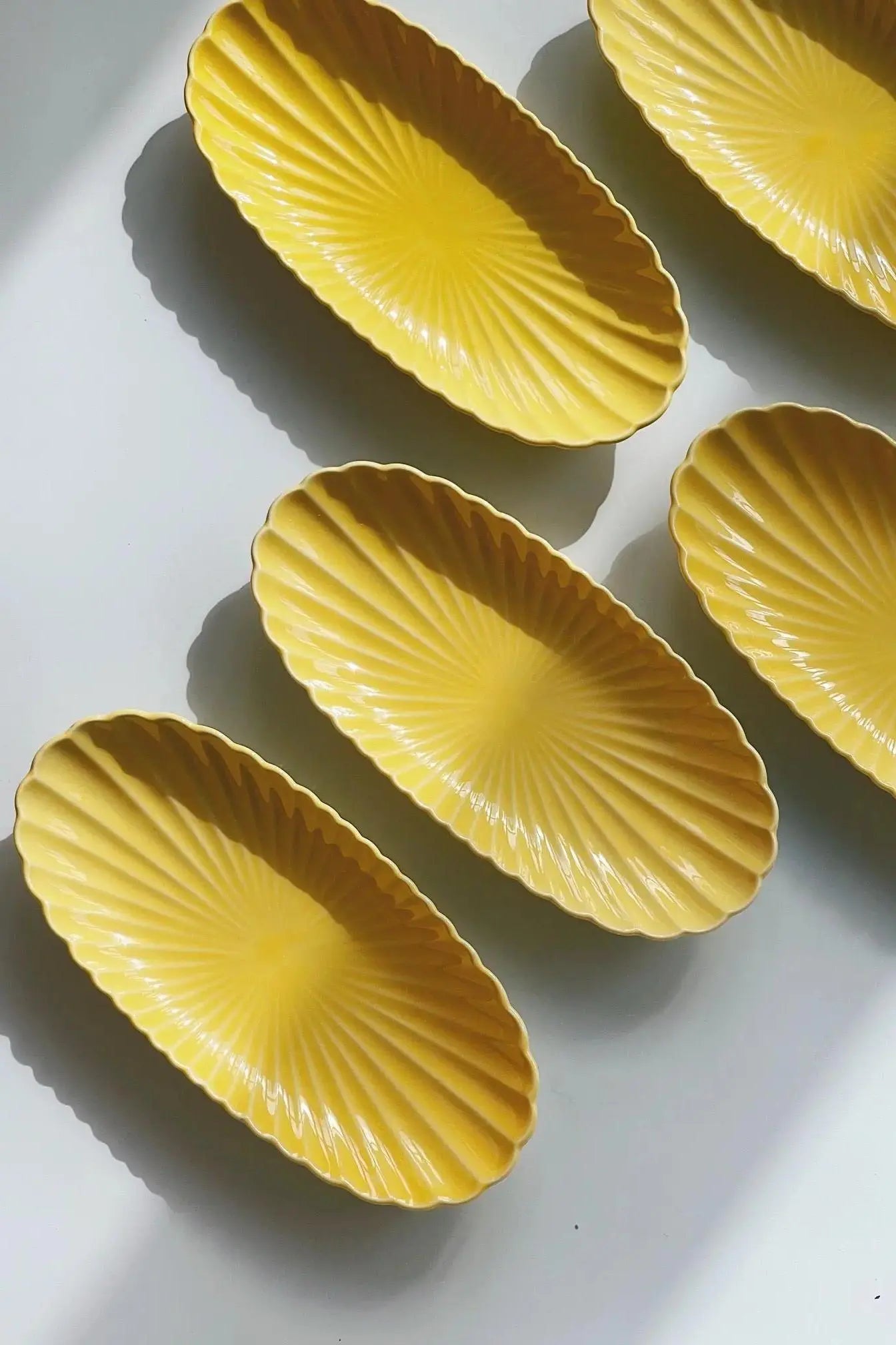 tallerken i keramik fra Japan | Gul Studio Hafnia