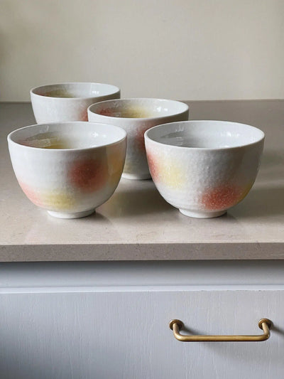 Pastelfarvet japansk skål i keramik | Gule og pink pletter Studio Hafnia