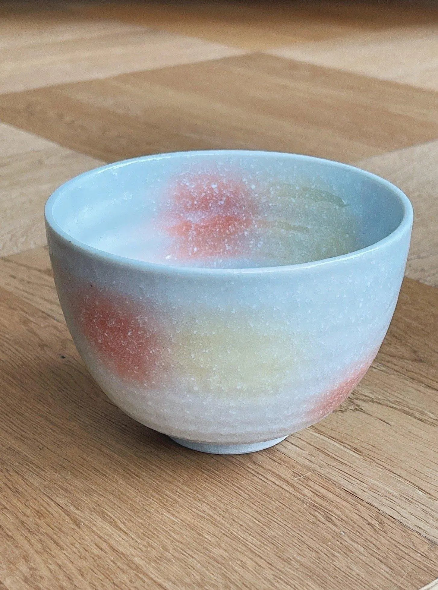 Pastelfarvet japansk skål i keramik | Gule og pink pletter Studio Hafnia