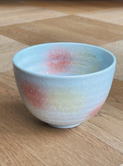 Pastelfarvet japansk skål i keramik | Gule og pink pletter Studio Hafnia
