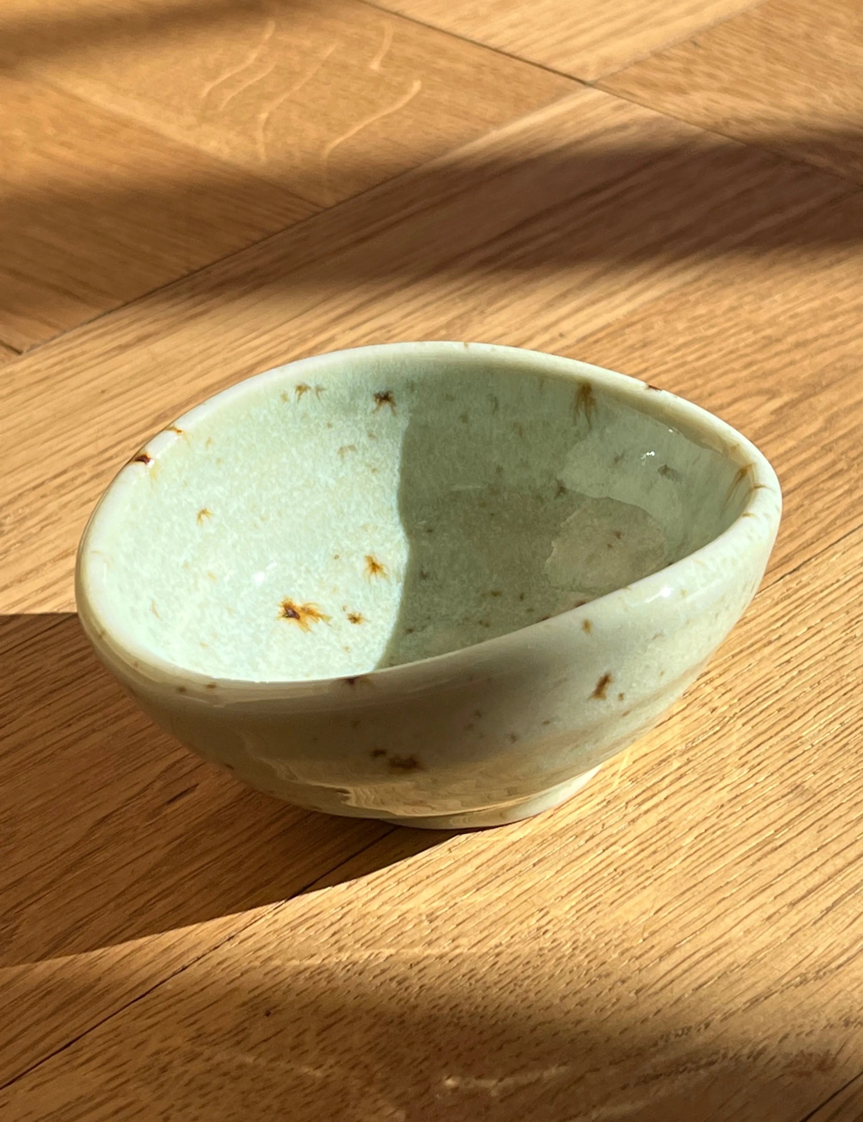Pastelfarvet, grøn skål | Lille Studio Hafnia