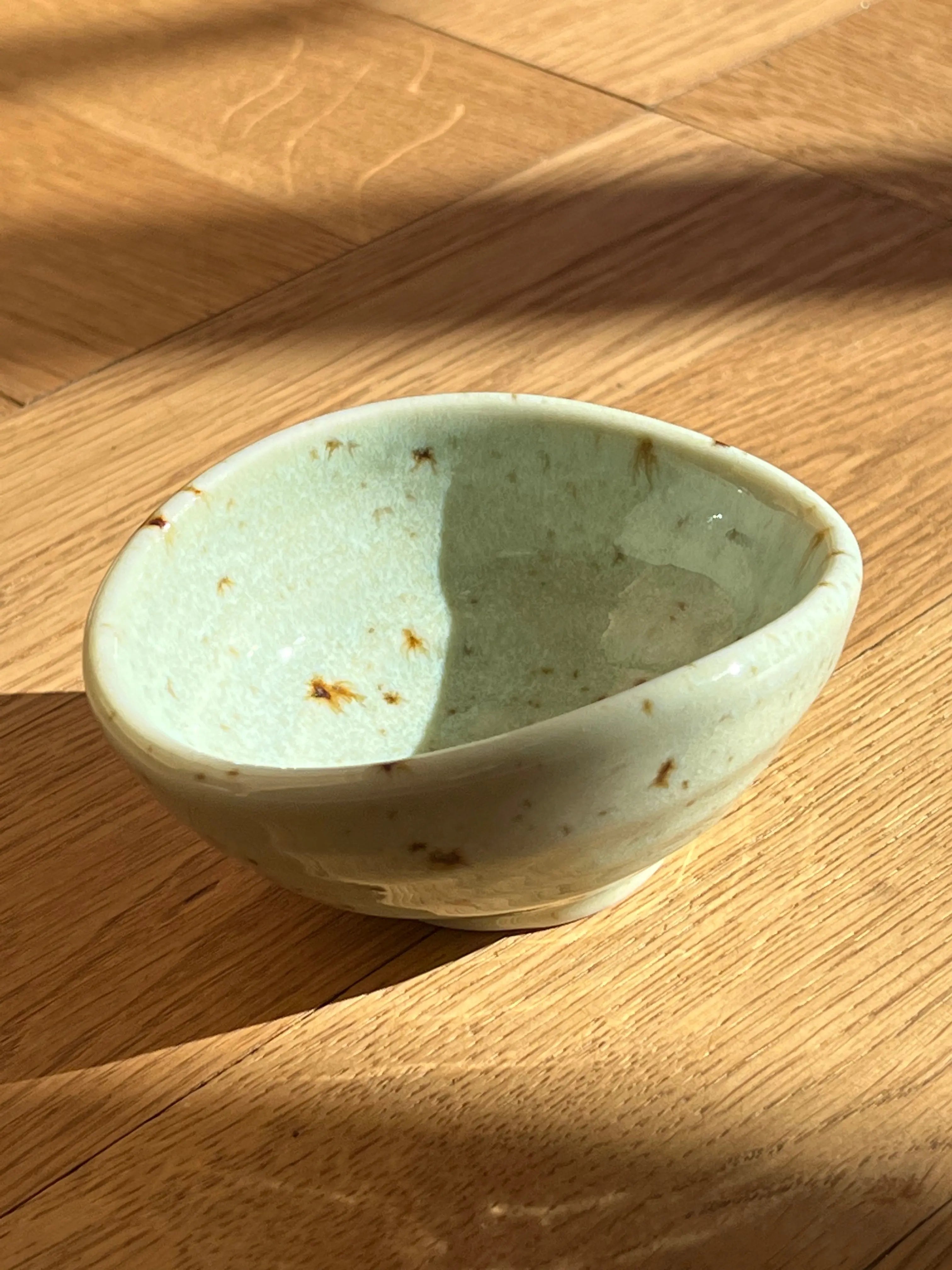 Pastelfarvet, grøn skål | Lille Studio Hafnia