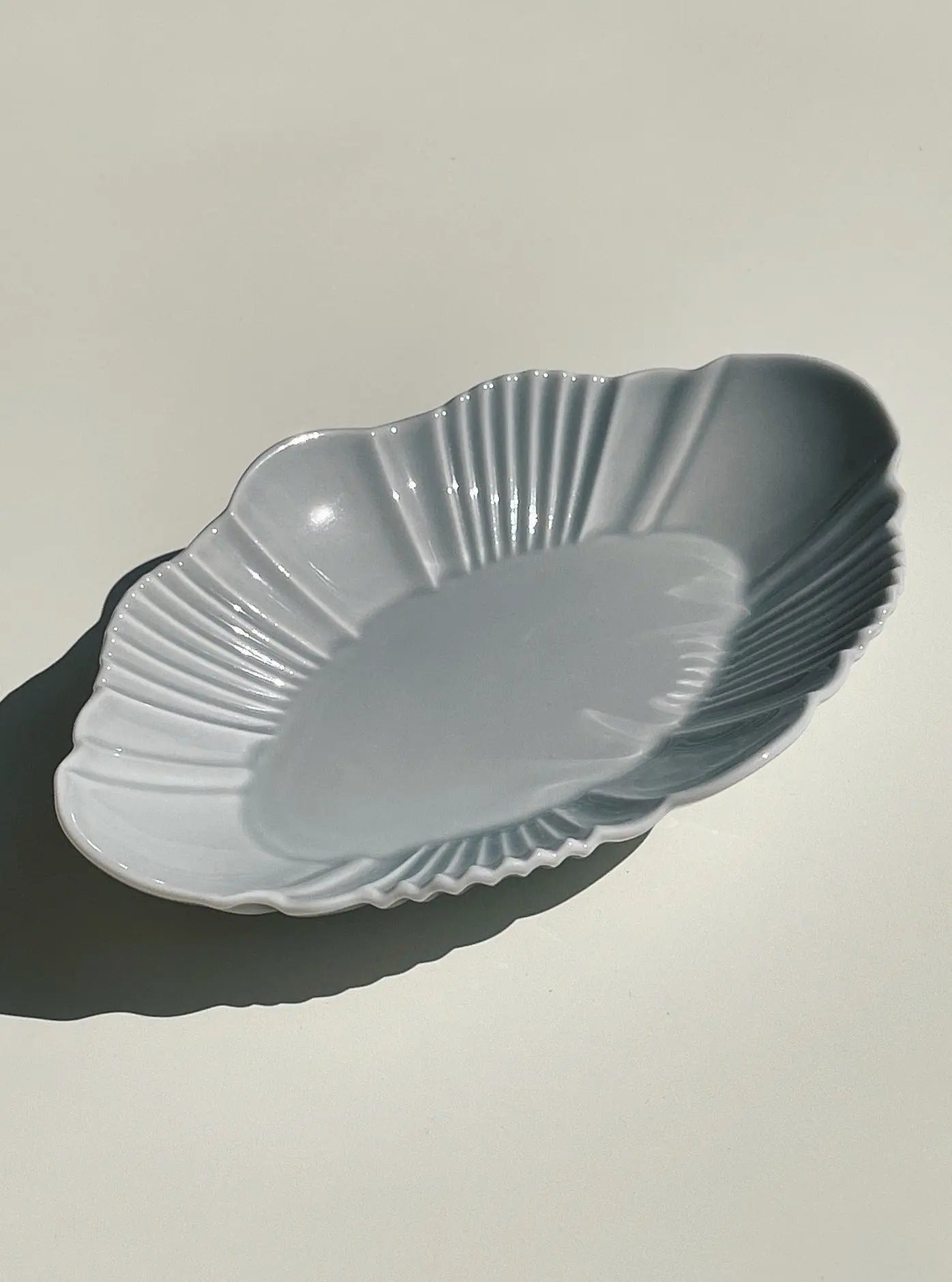 Pluie oval tallerken/fad | Lys grå Studio Hafnia